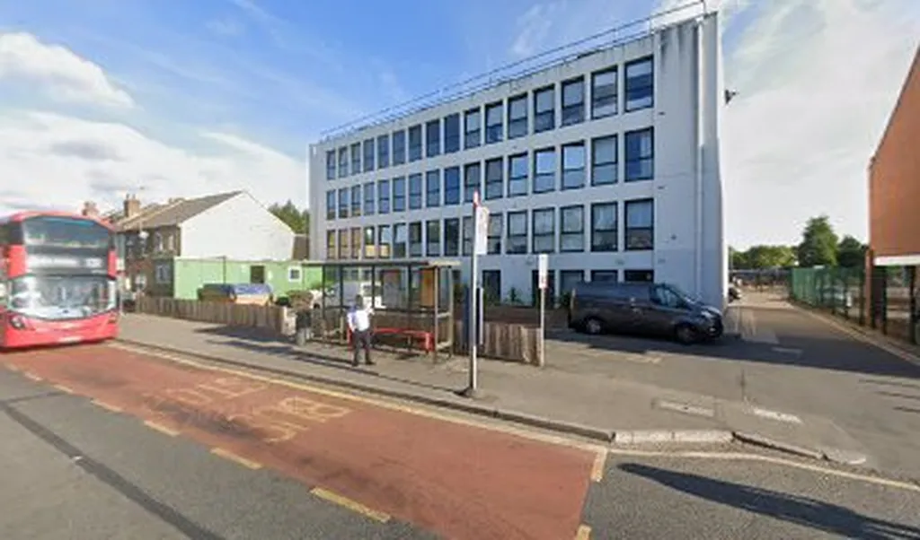 Queens Road New Malden (Stop A)