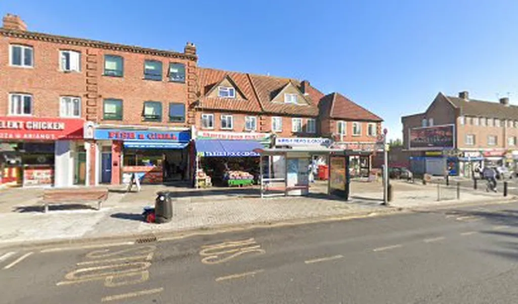 Queensbury Road (Stop M) 1 Queensbury Road (Stop M)