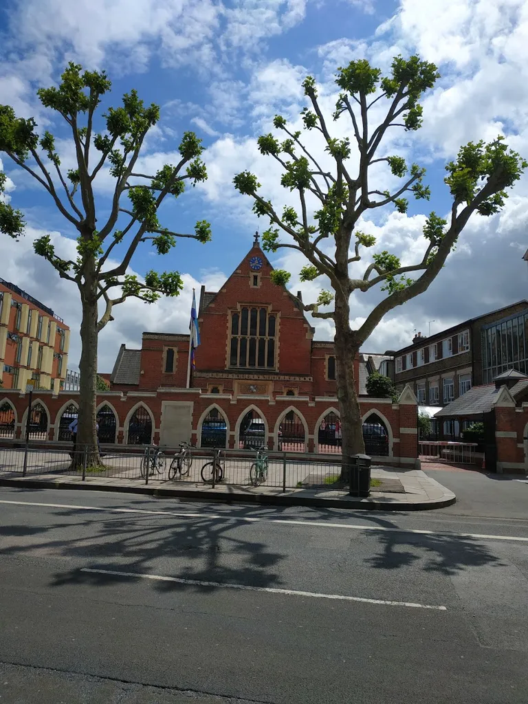 Ravenscourt Park Station (Stop E)
