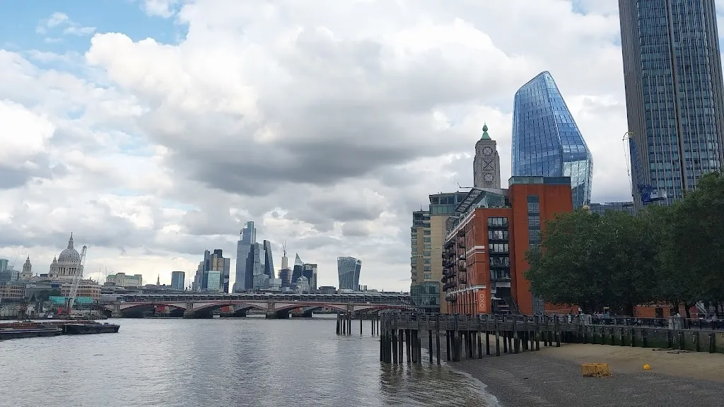 River Thames’s beach area