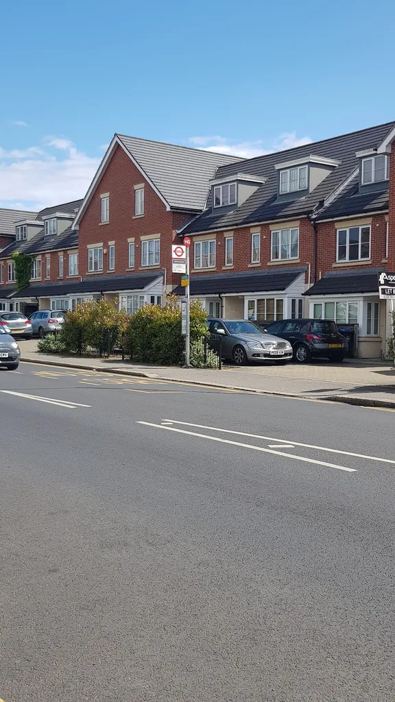 Robson Avenue (Stop HG)