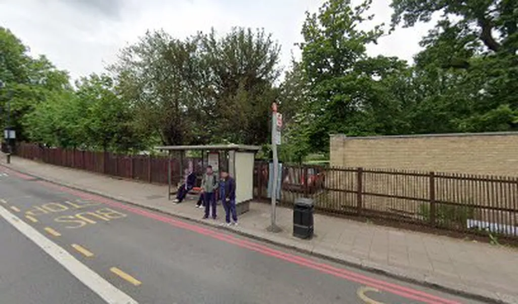 Roehampton University / Main Entrance (Stop X)