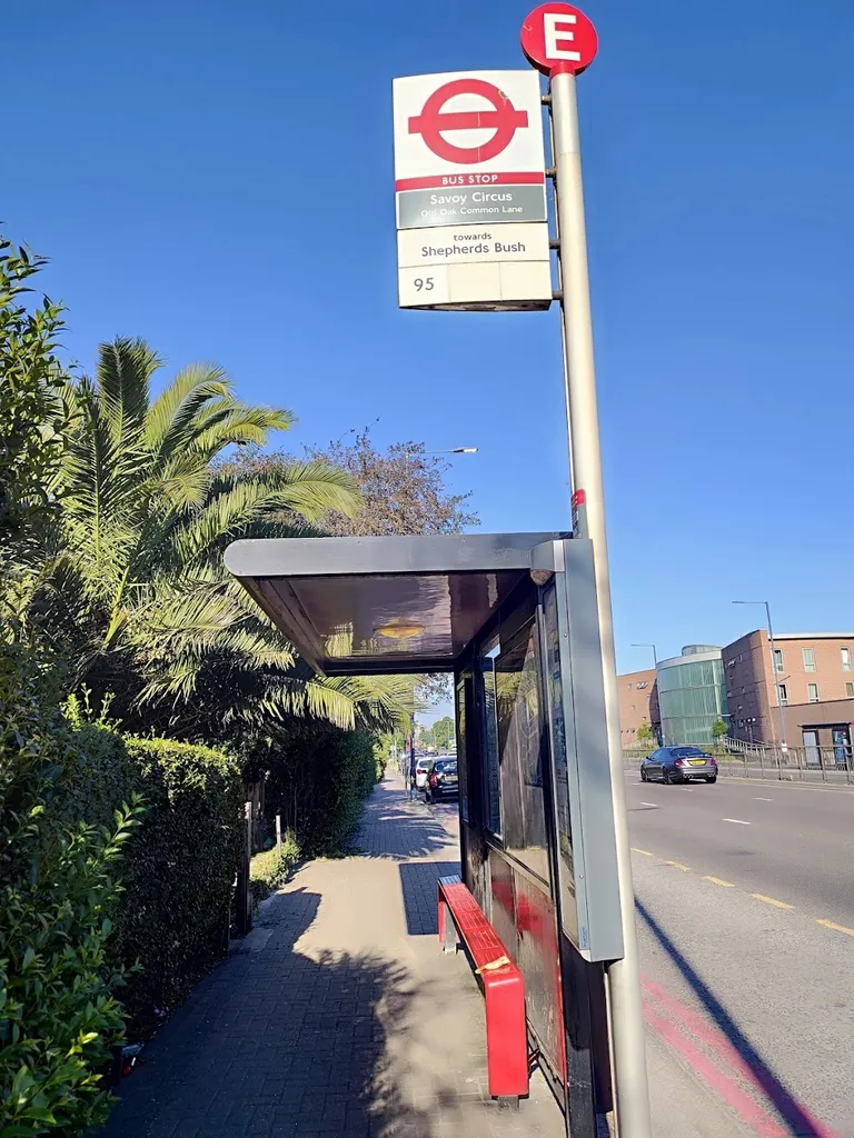 Savoy Circus (Stop E) 1 Savoy Circus (Stop E)