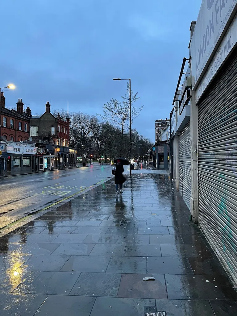 Shepherds Bush Road (Stop J)