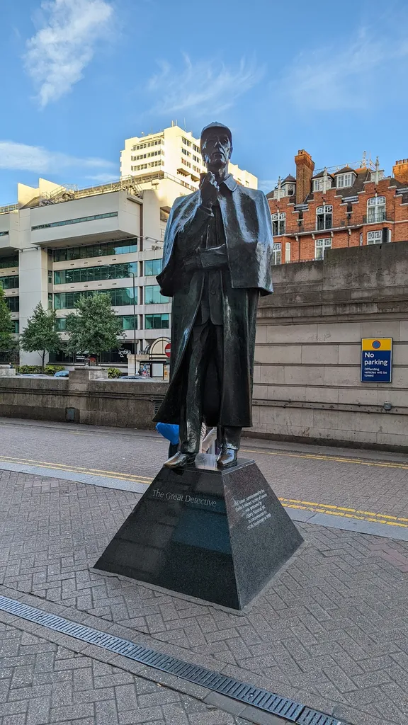 Sherlock Holmes Statue