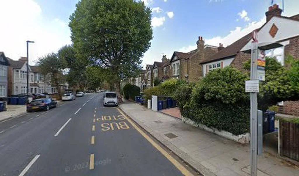 South Ealing Road (Stop N)