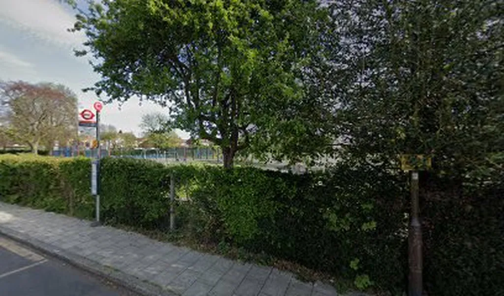 St George's Road Hanworth (Stop C)