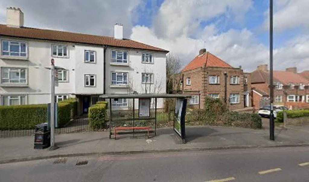 St Helier Avenue / Rose Hill Roundabout (Stop RE)