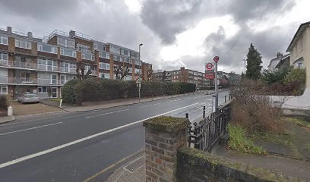 St John's Avenue (Stop C)