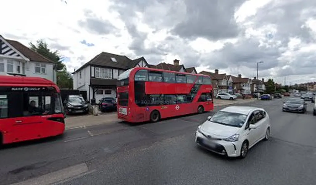 St Leonards Avenue (Stop L)