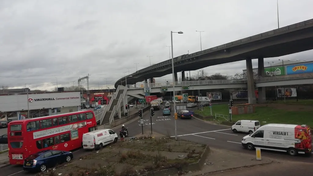 Staples Corner Retail Park (Stop SB)