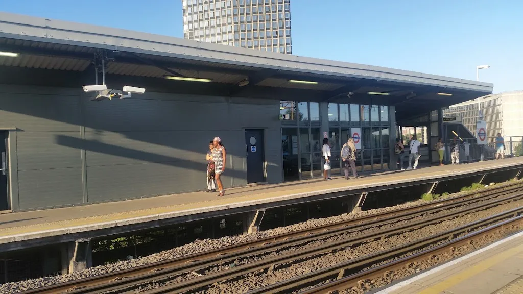 Stonebridge Park Station (Stop A)