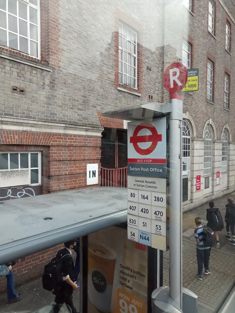Sutton / Grove Road (Stop R)
