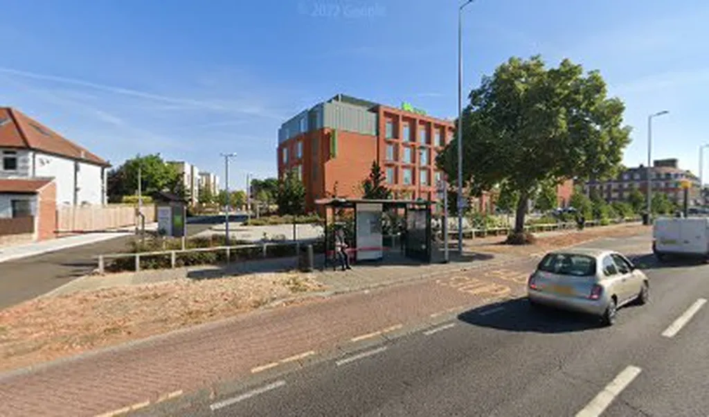 Sutton Lane Great West Road (Stop GC)