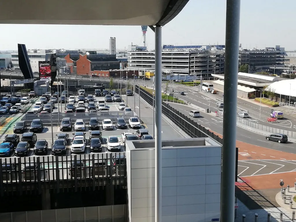Taxis & MiniCabs Heathrow Airport