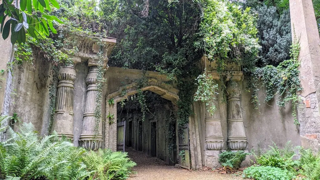 The Egyptian Avenue