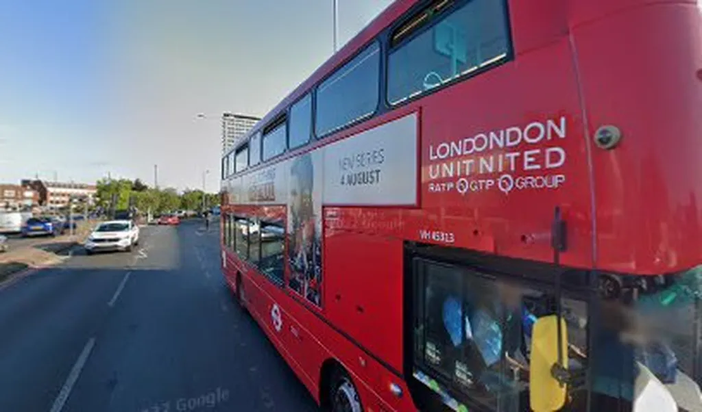 Tolworth Station (Stop B)