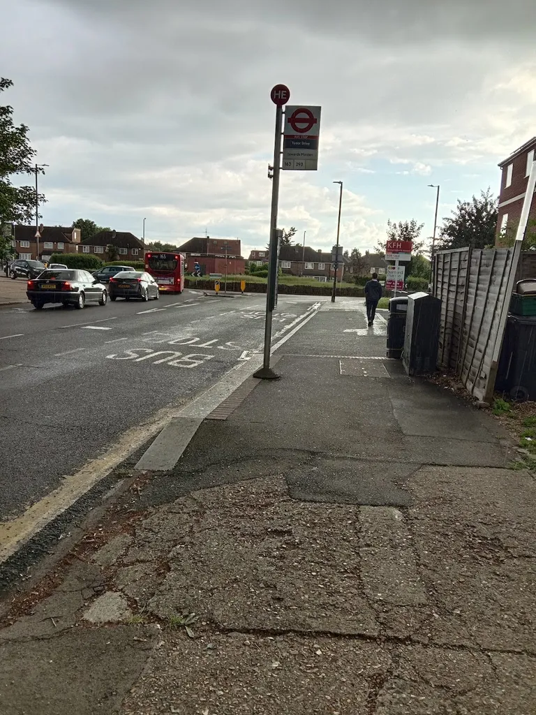 Tudor Drive Lower Morden (Stop HM)