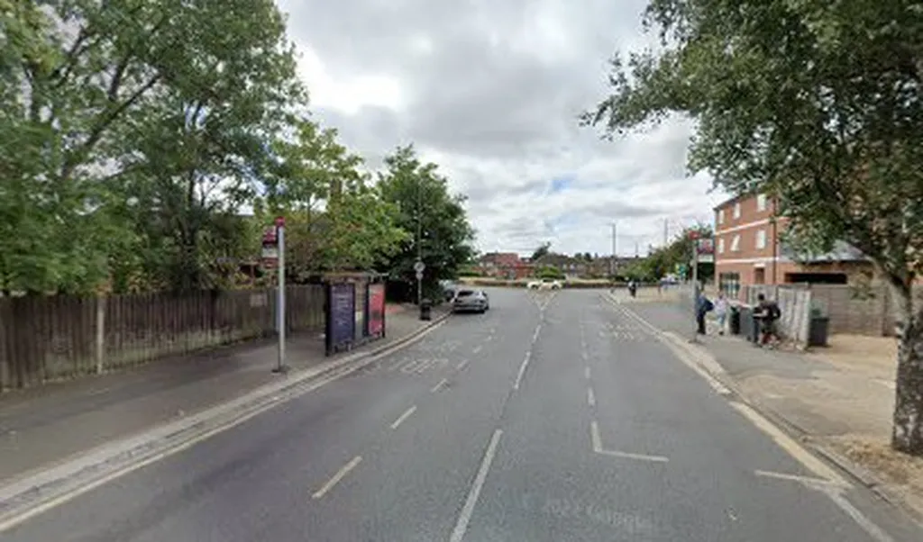 Tudor Drive (Stop HE)