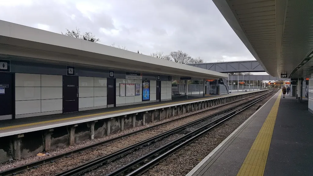 Twickenham Station (Stop B)