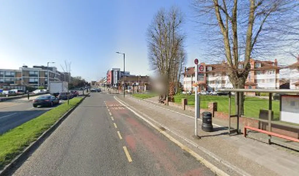 Village Way East (Stop L)