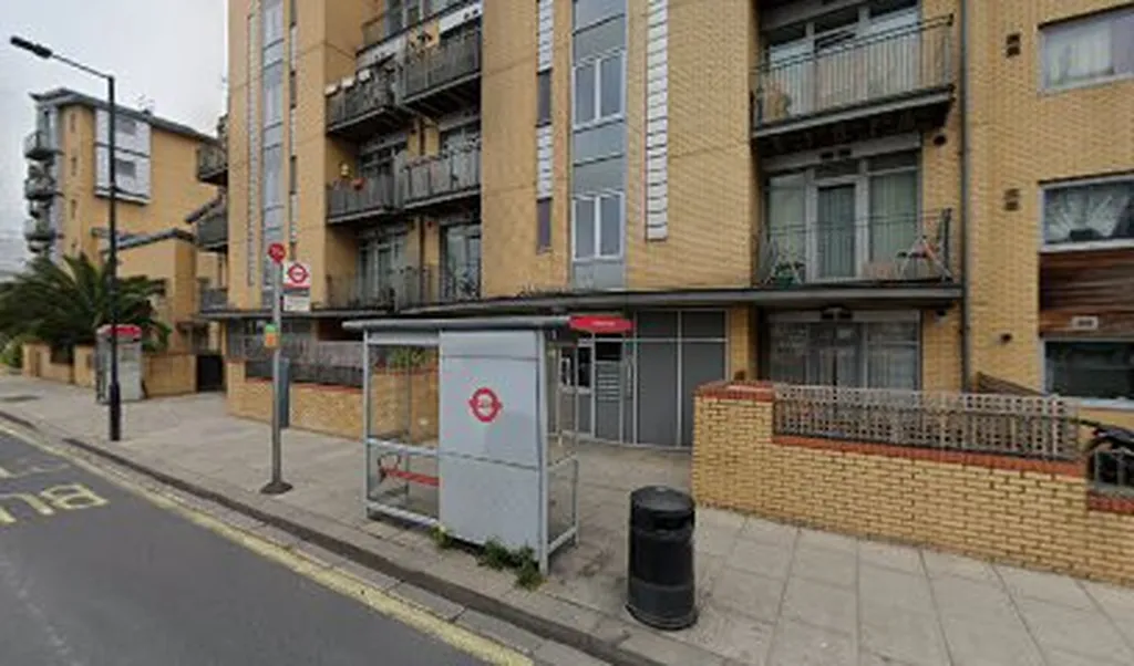 Wandsworth Bridge (Stop TU)