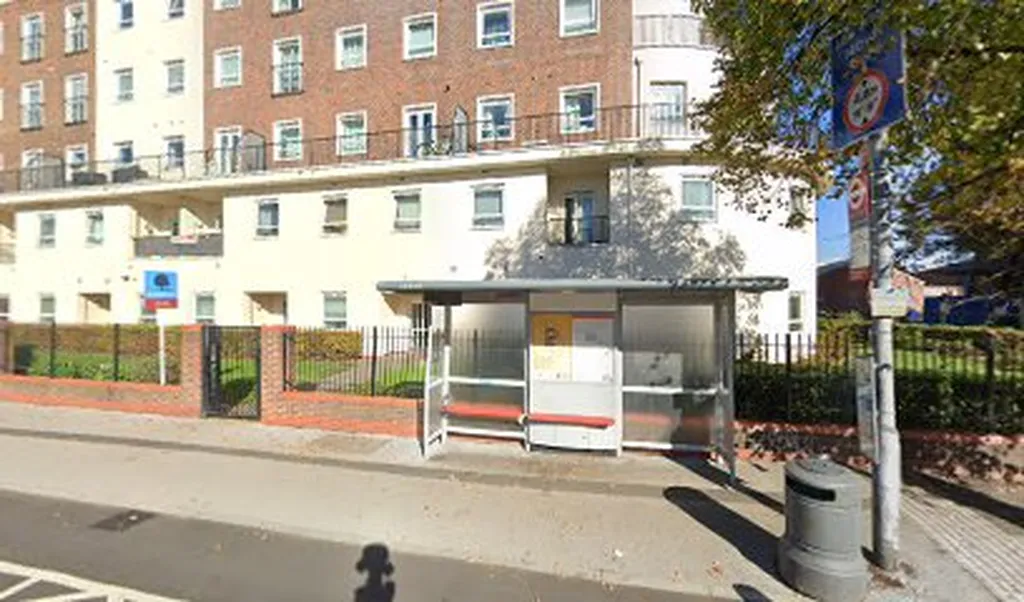 Wellington Crescent (Stop F)