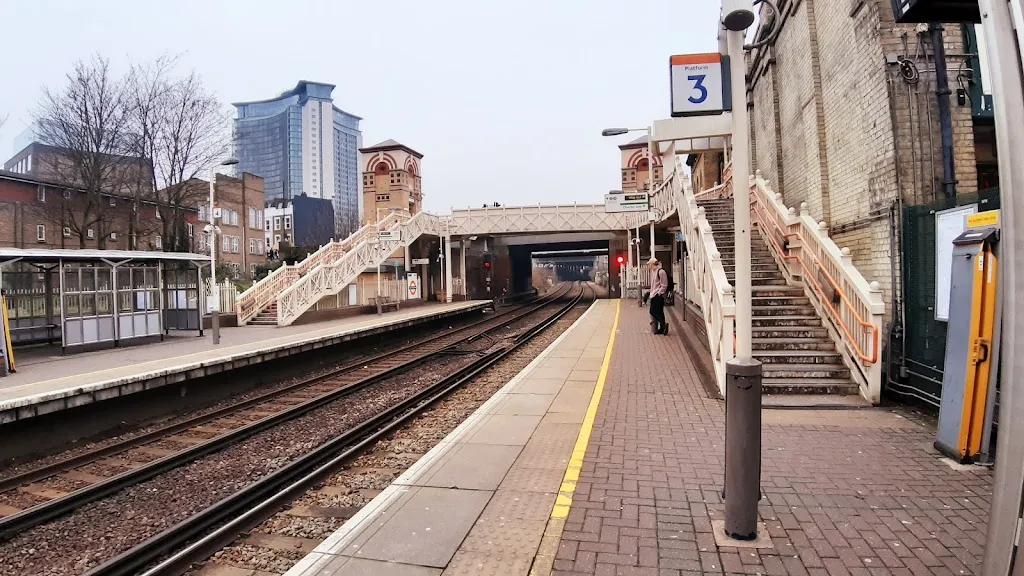 West Brompton Station (Stop O)
