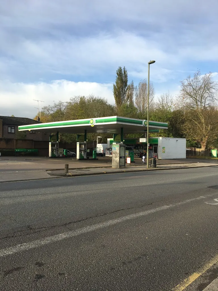 West Hendon Broadway / Herbert Road (Stop HC)