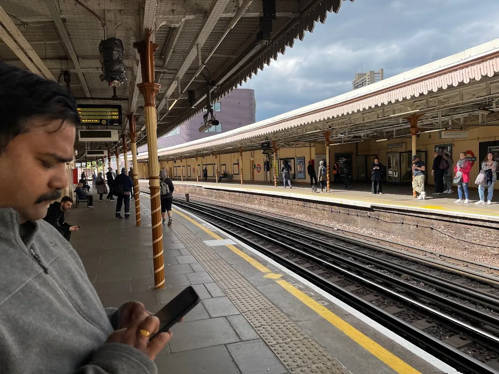 Westbourne Park Station (Stop A)