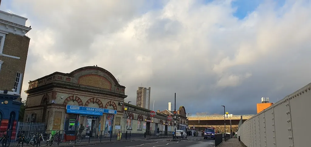 Westbourne Park Station (Stop B)