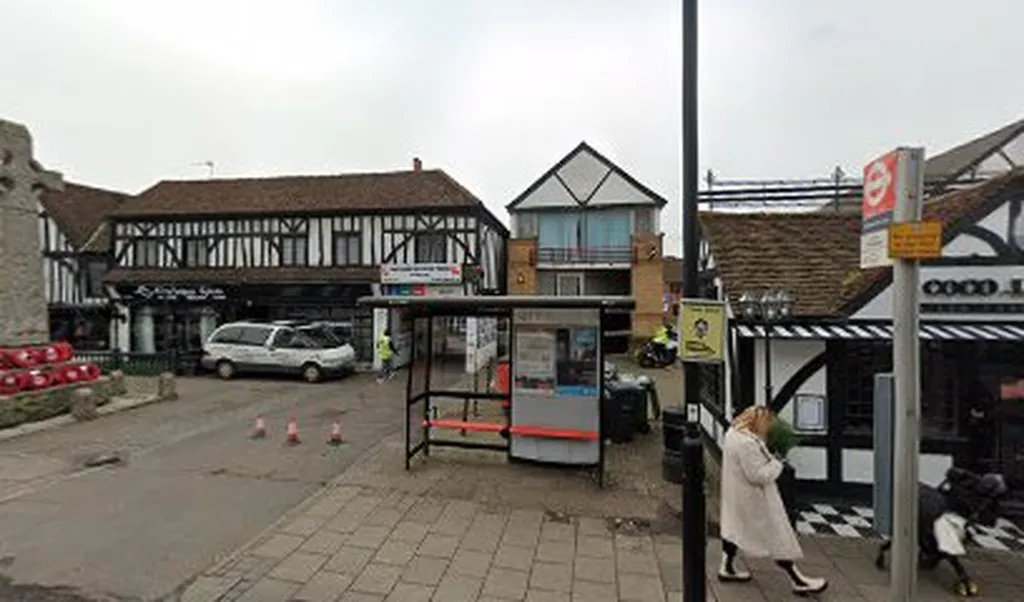 Whitchurch Lane (Stop T)