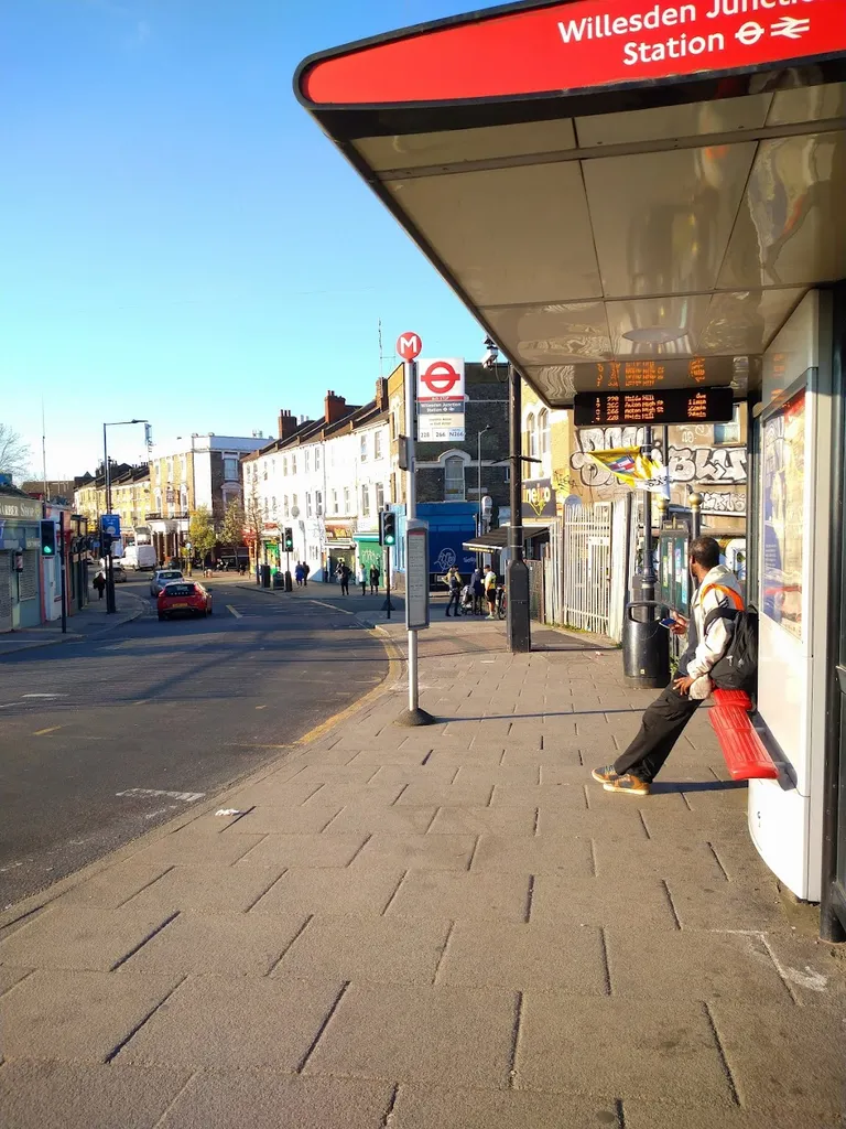 Willesden Junction Station (Stop M)