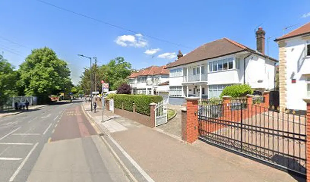 Willesden Sports Centre (Stop A)