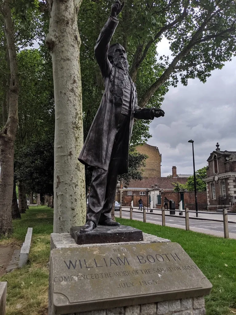 William and Catherine Booth statues