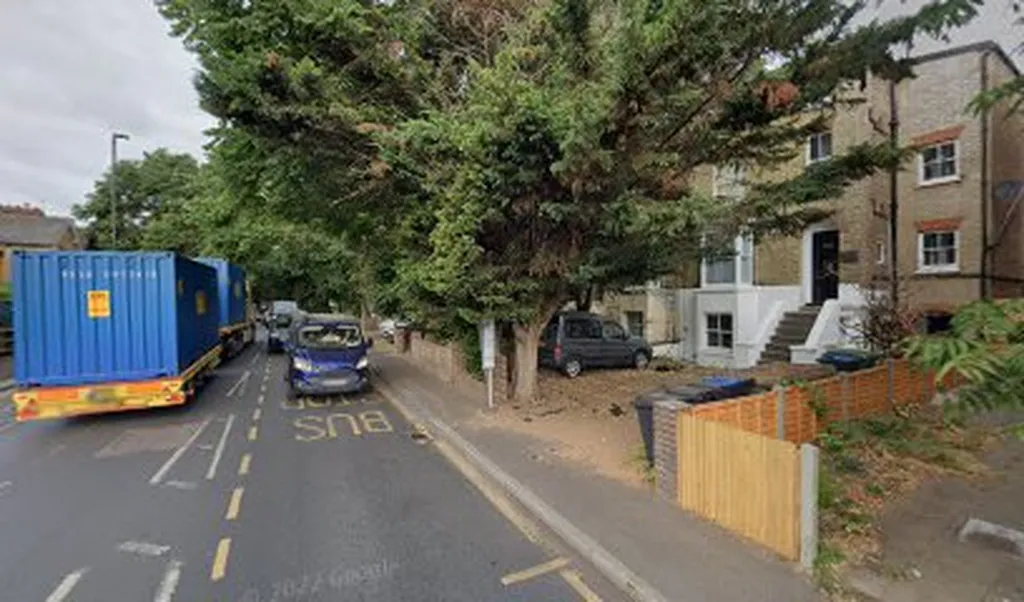 Wilton Crescent (Stop MV)