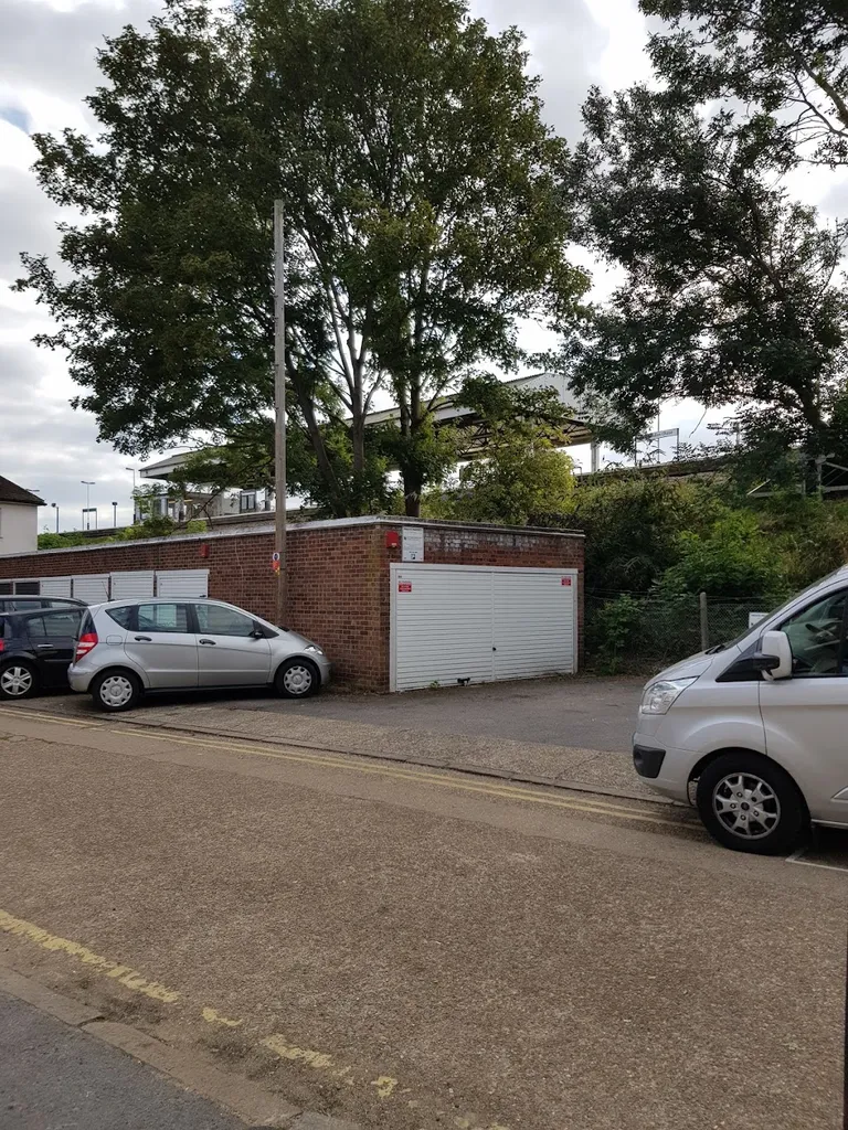 Wimbledon Chase Train Station - Thameslink Railway