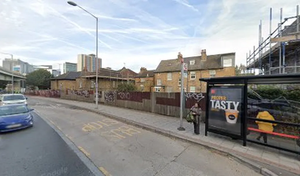 Windmill Road South Ealing (Stop SB)