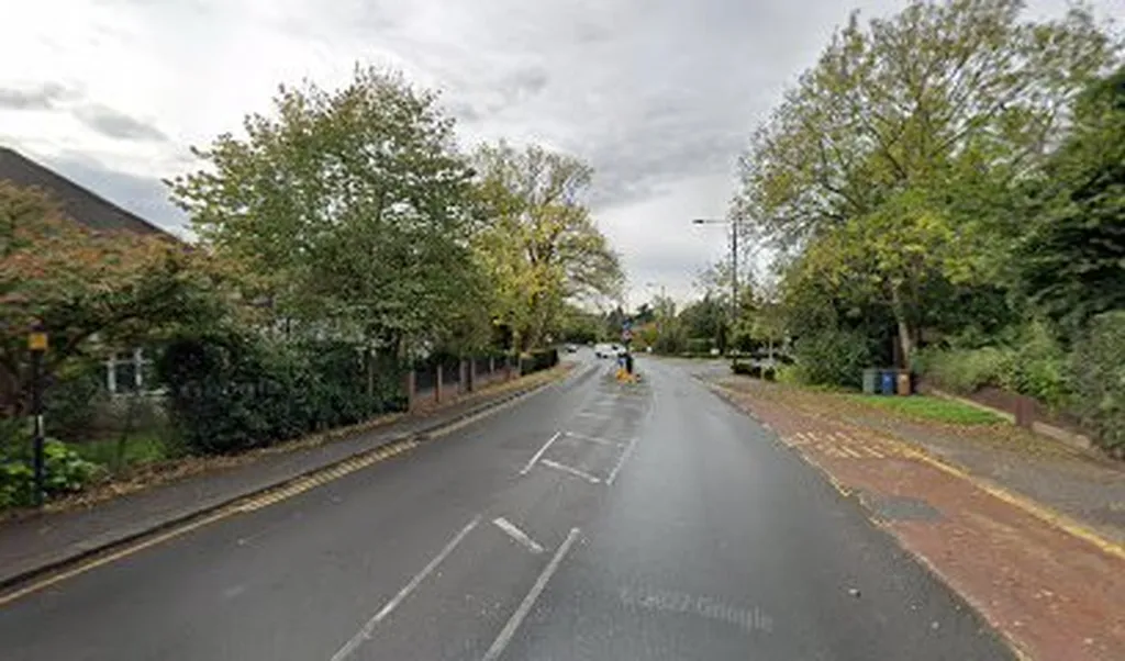 Woodhall Drive (Stop PZ)