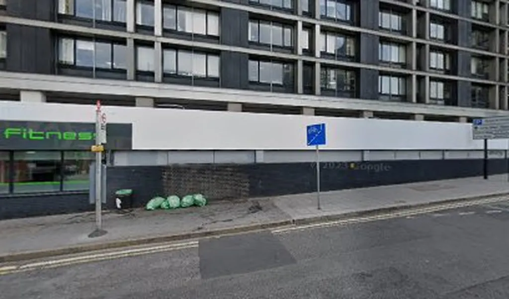 Addiscombe Road (Stop E5)