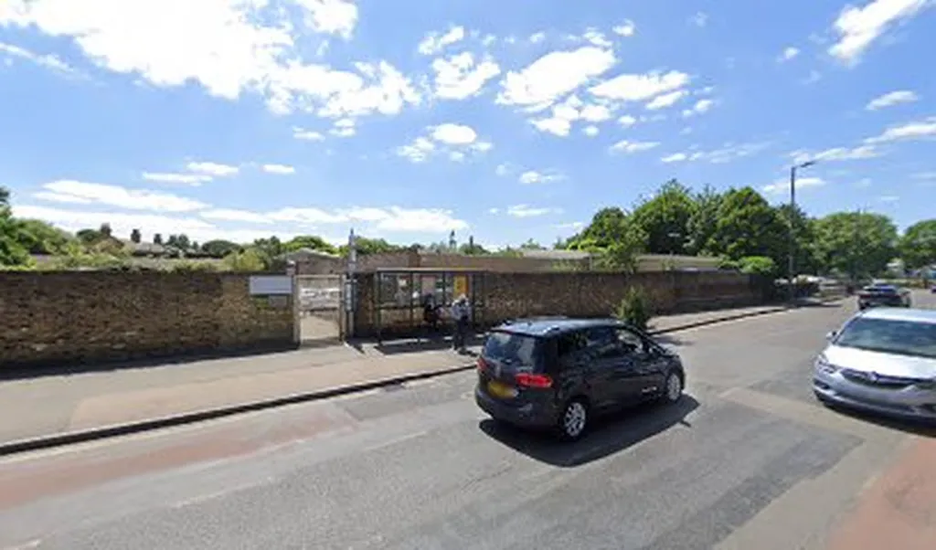 Albany Road Wells Way (Stop P)