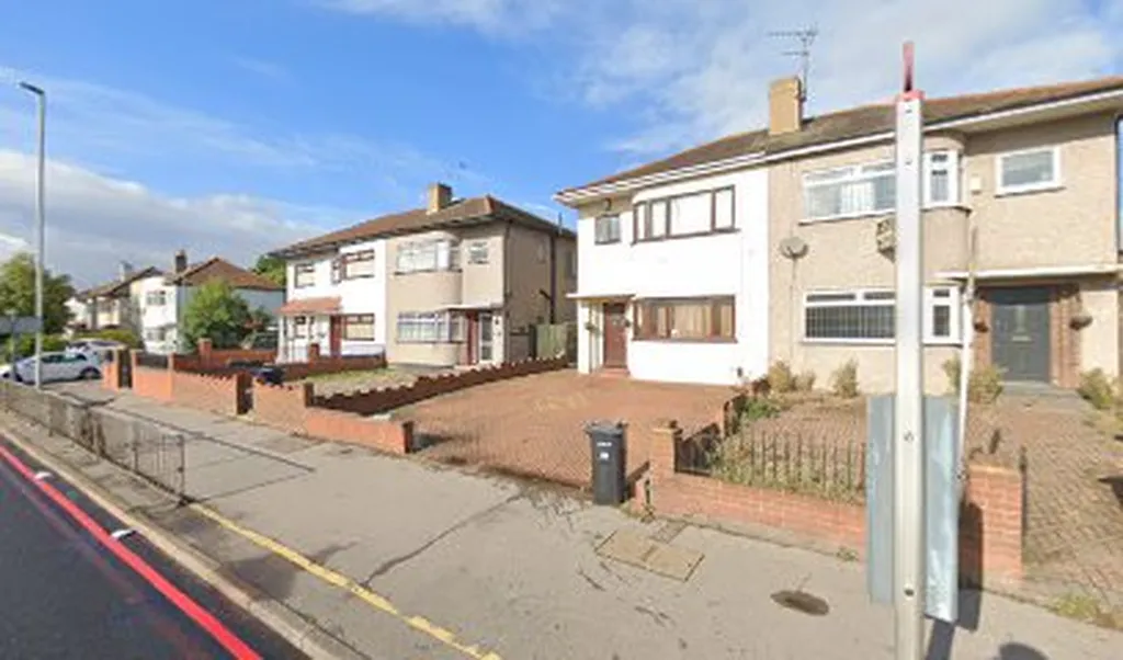 Aldborough Road North (Stop NG)