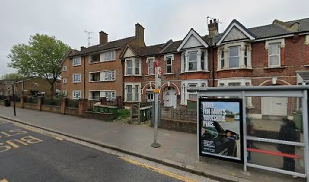 Altmore Avenue (Stop T)
