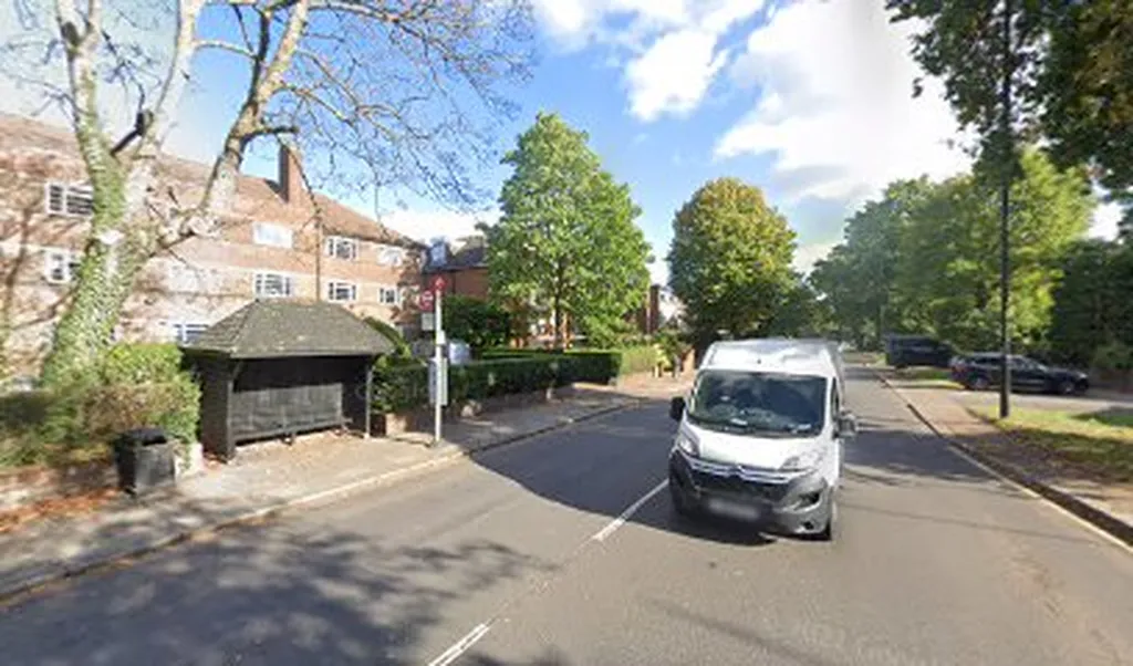 Avenue Road (Stop R)