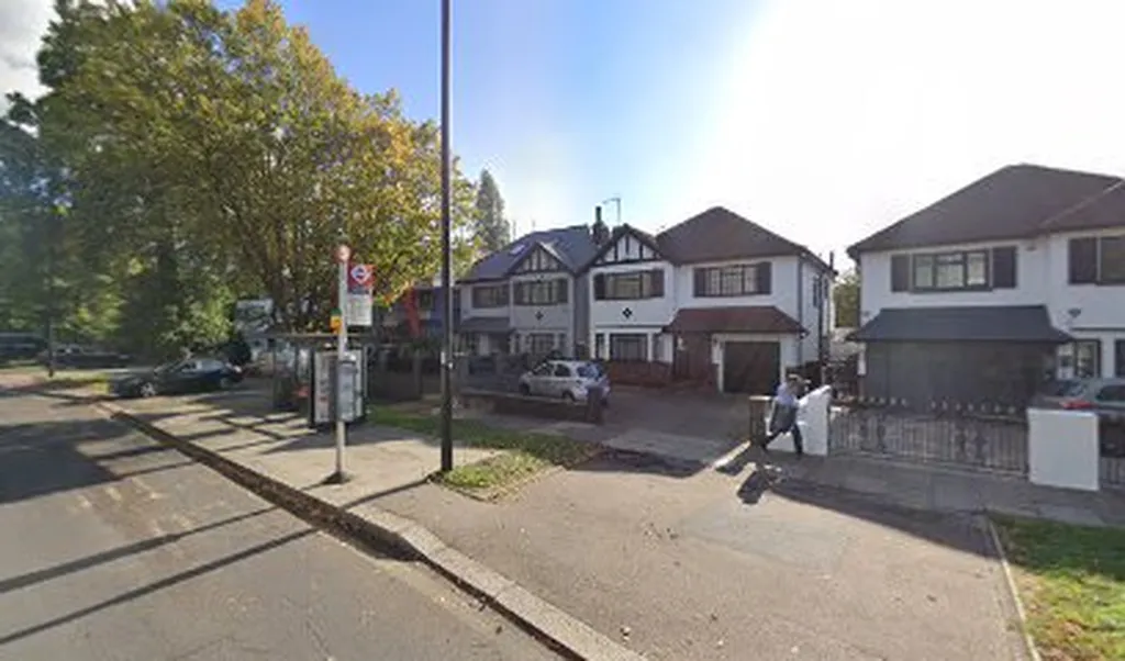 Avenue Road (Stop S)