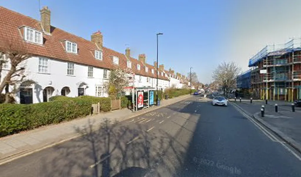 Awlfield Avenue (Stop LC)