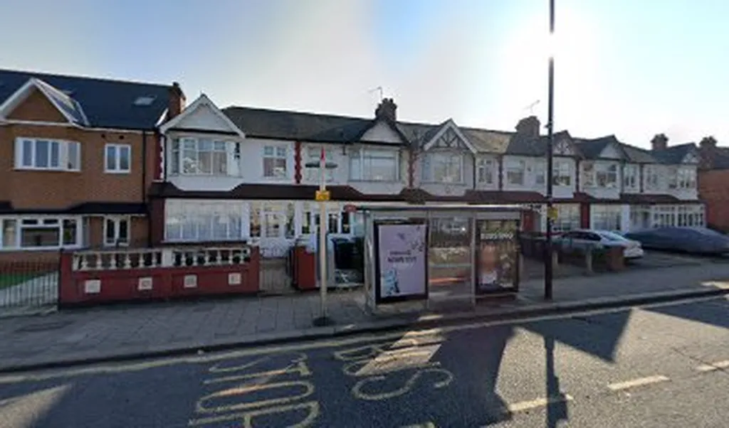 Awlfield Avenue (Stop LJ)