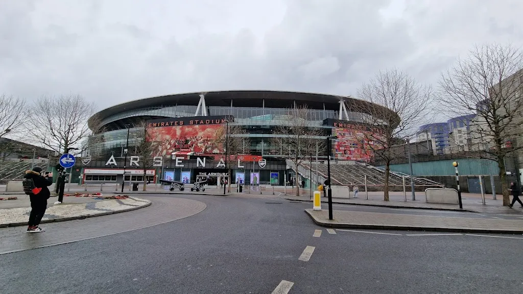 Awlfield Avenue Tottenham (Stop RR)