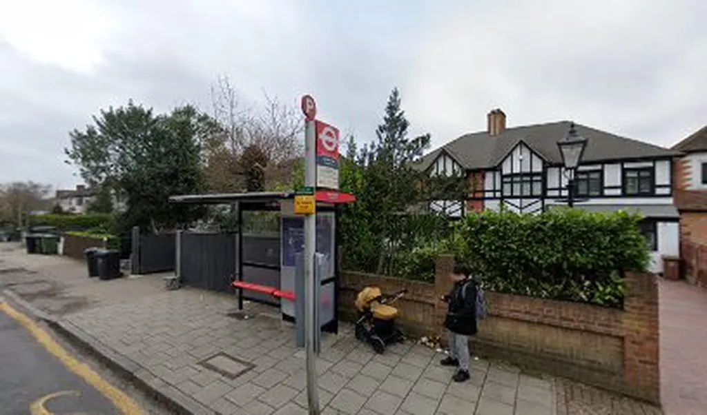 Baring Road / Coopers Lane (Stop P)