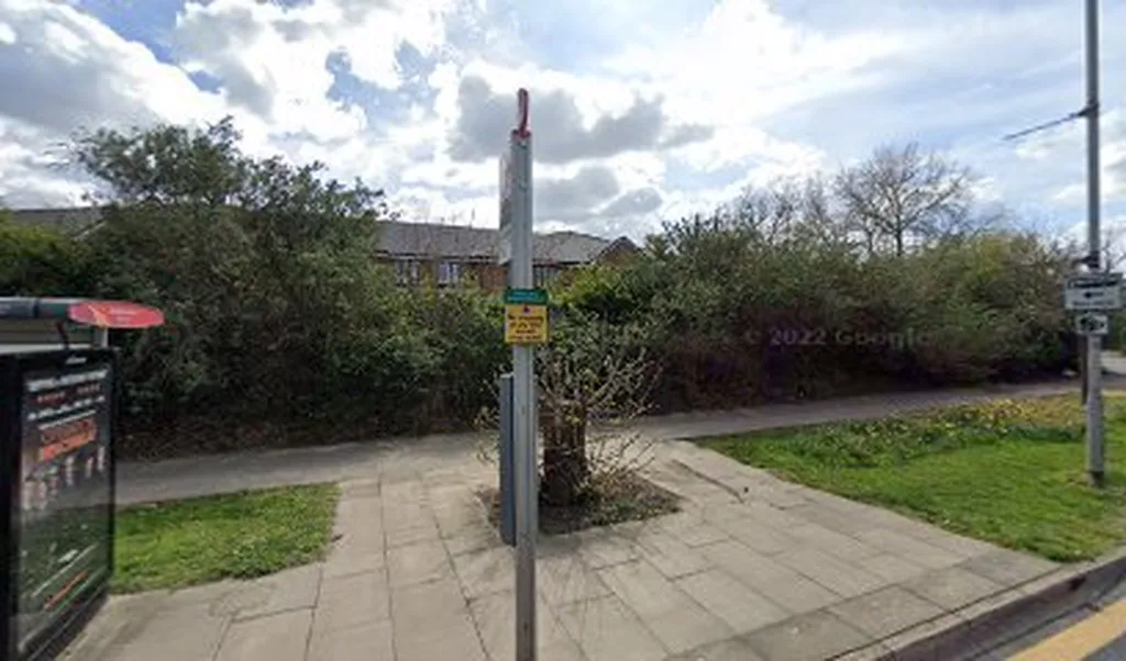 Bastable Avenue River Road (Stop L)